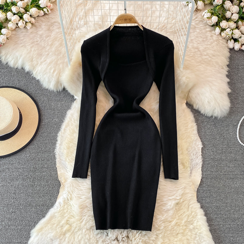 Enges, elastisches Strickkleid mit eckigem Ausschnitt 3758
