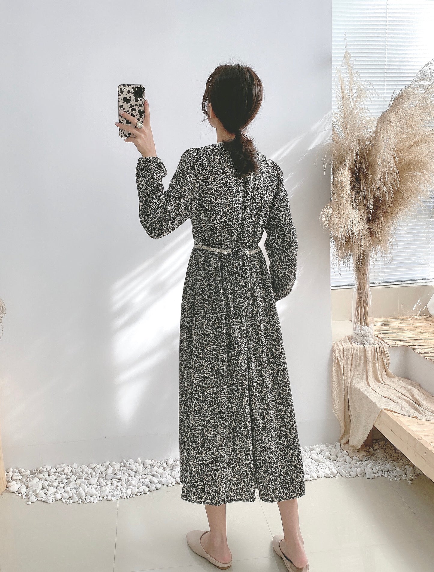 Geblümtes Kleid mit Schnürung am Bund und unterem Rock innen 4072