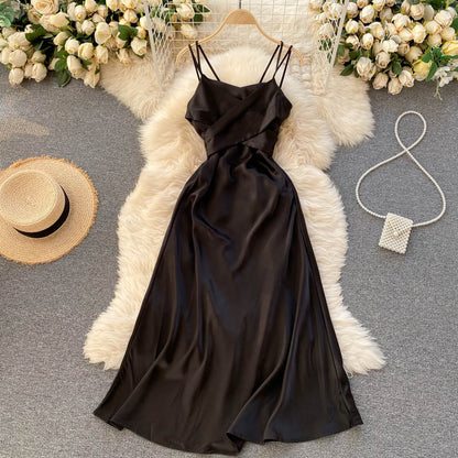 Robe courte en satin à la mode 10944
