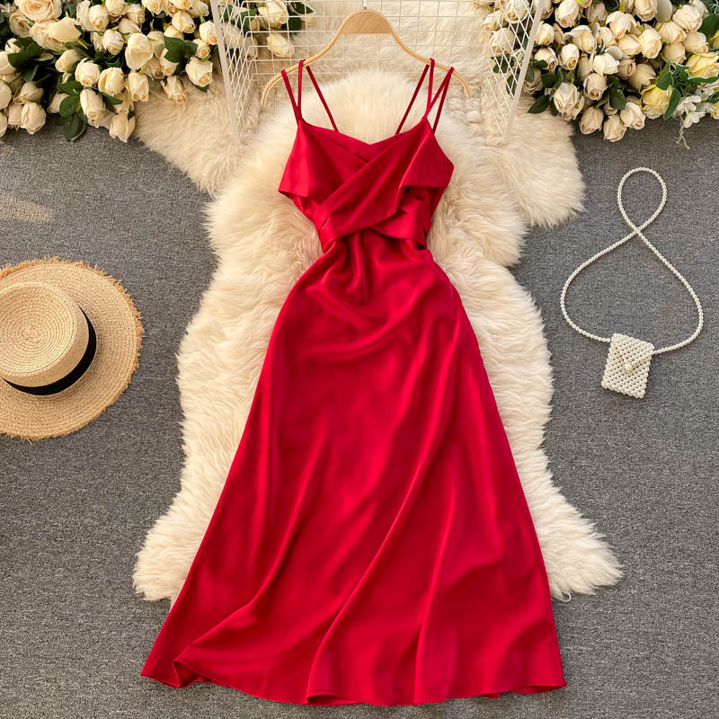 Robe courte en satin à la mode 10944